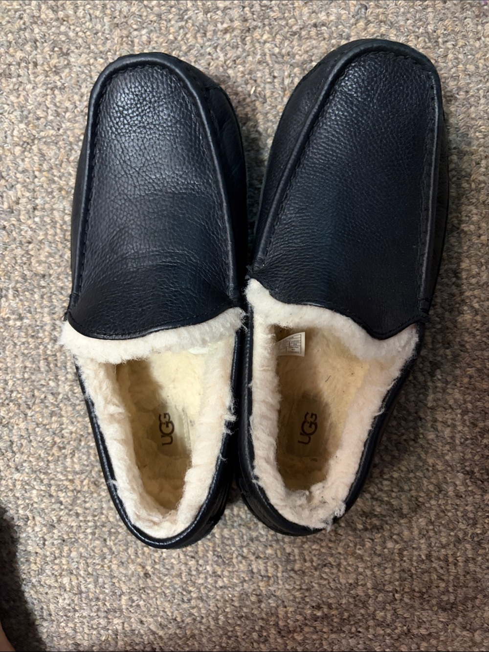UGG Men's Black Leather Shearling-Lined Slip-On Loafers
